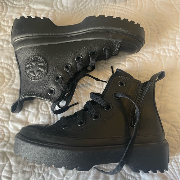 Converse size 12 Youth color black